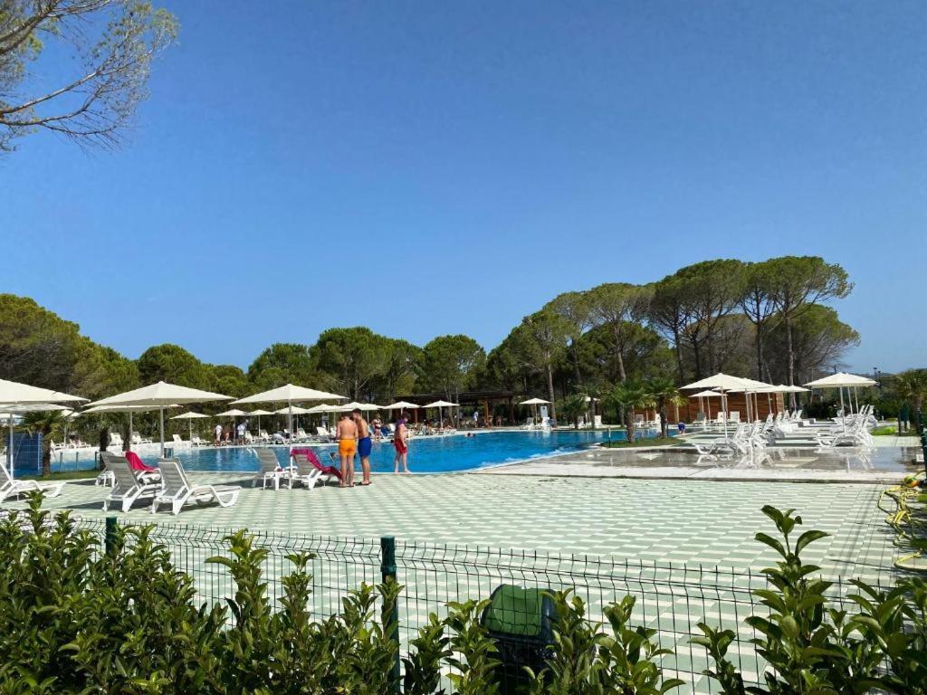 Grandstay Villa Perla Resort Durres Bagian luar foto
