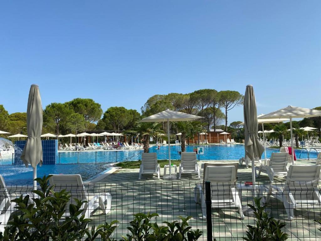 Grandstay Villa Perla Resort Durres Bagian luar foto