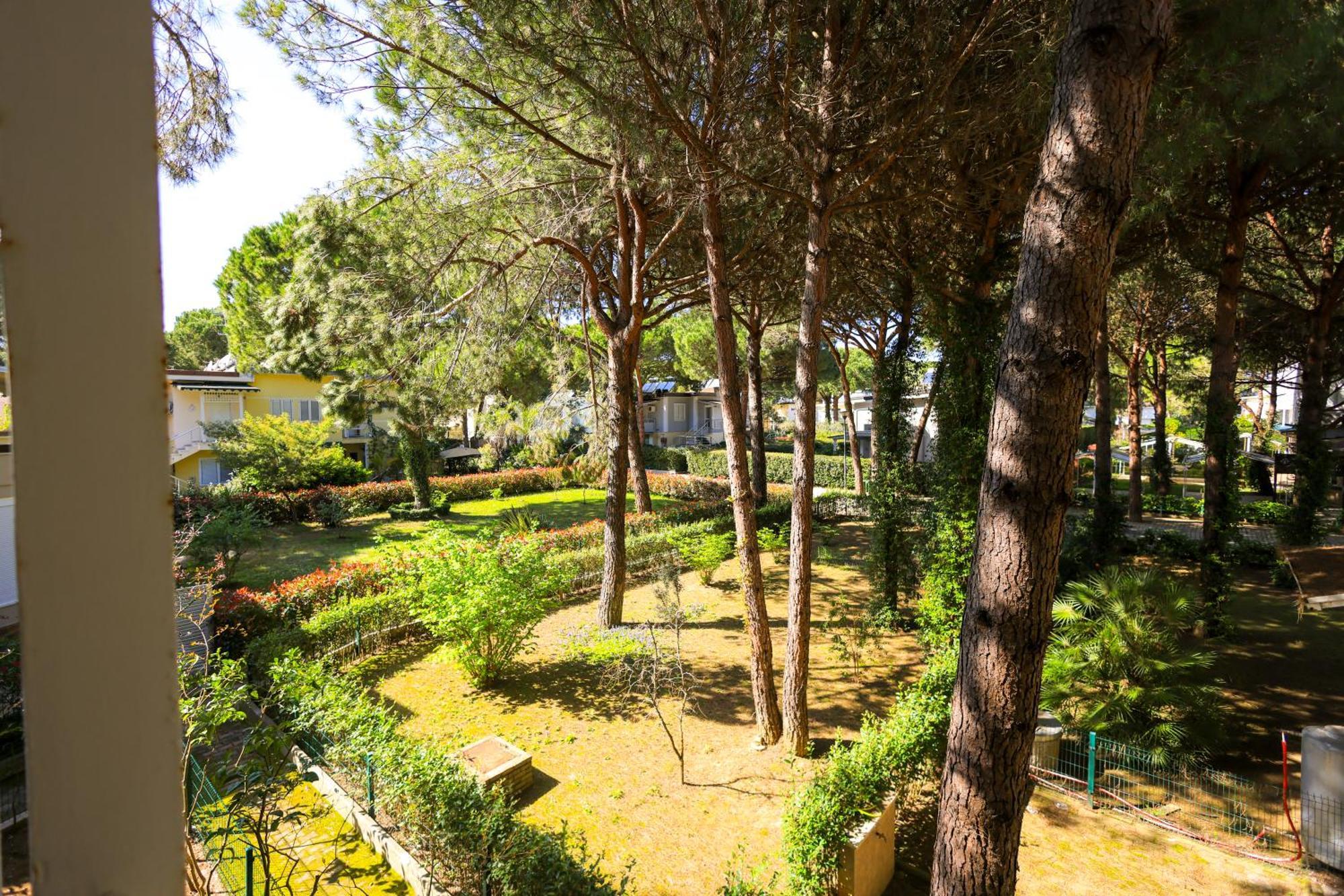 Grandstay Villa Perla Resort Durres Bagian luar foto