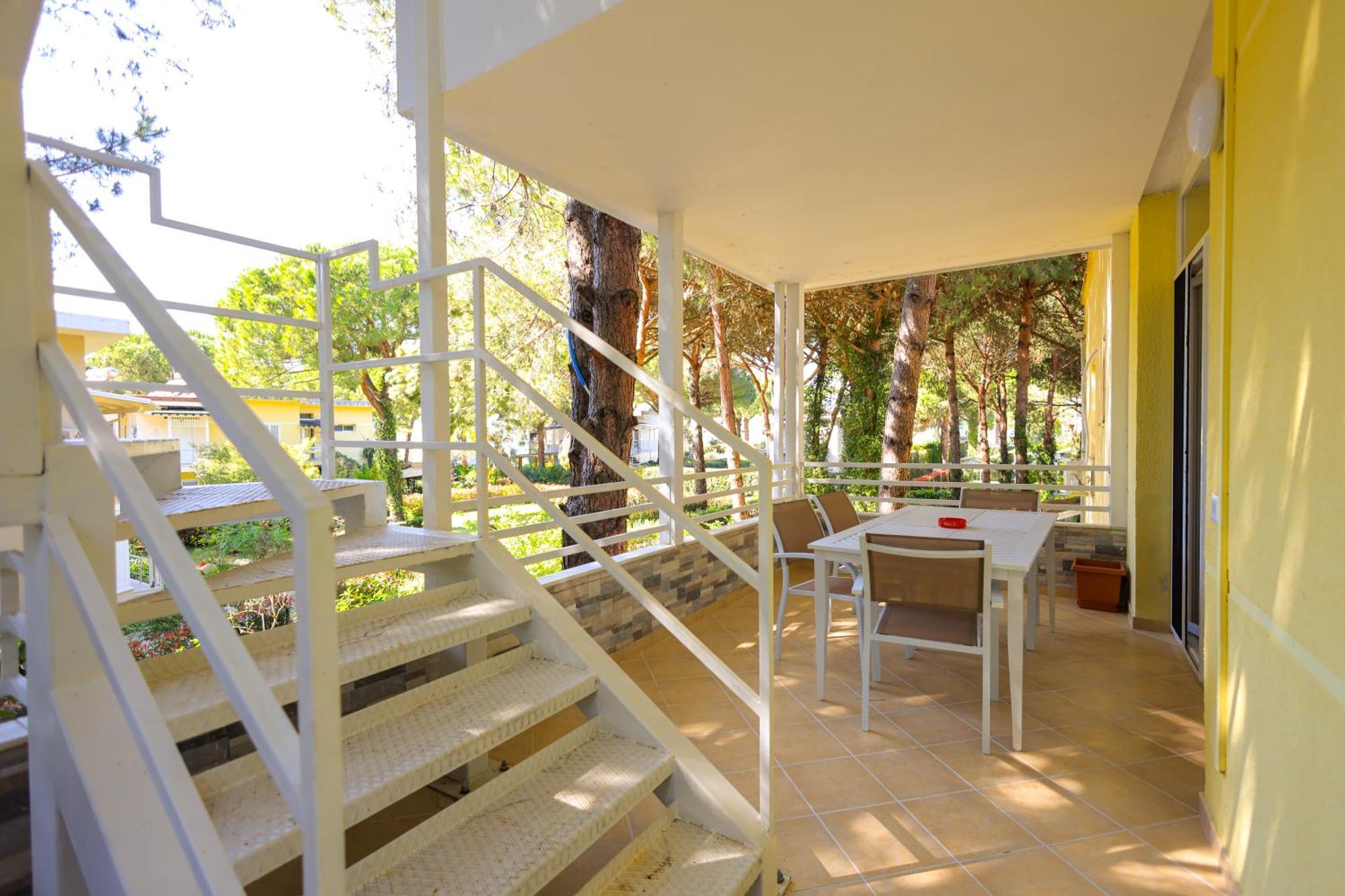 Grandstay Villa Perla Resort Durres Bagian luar foto