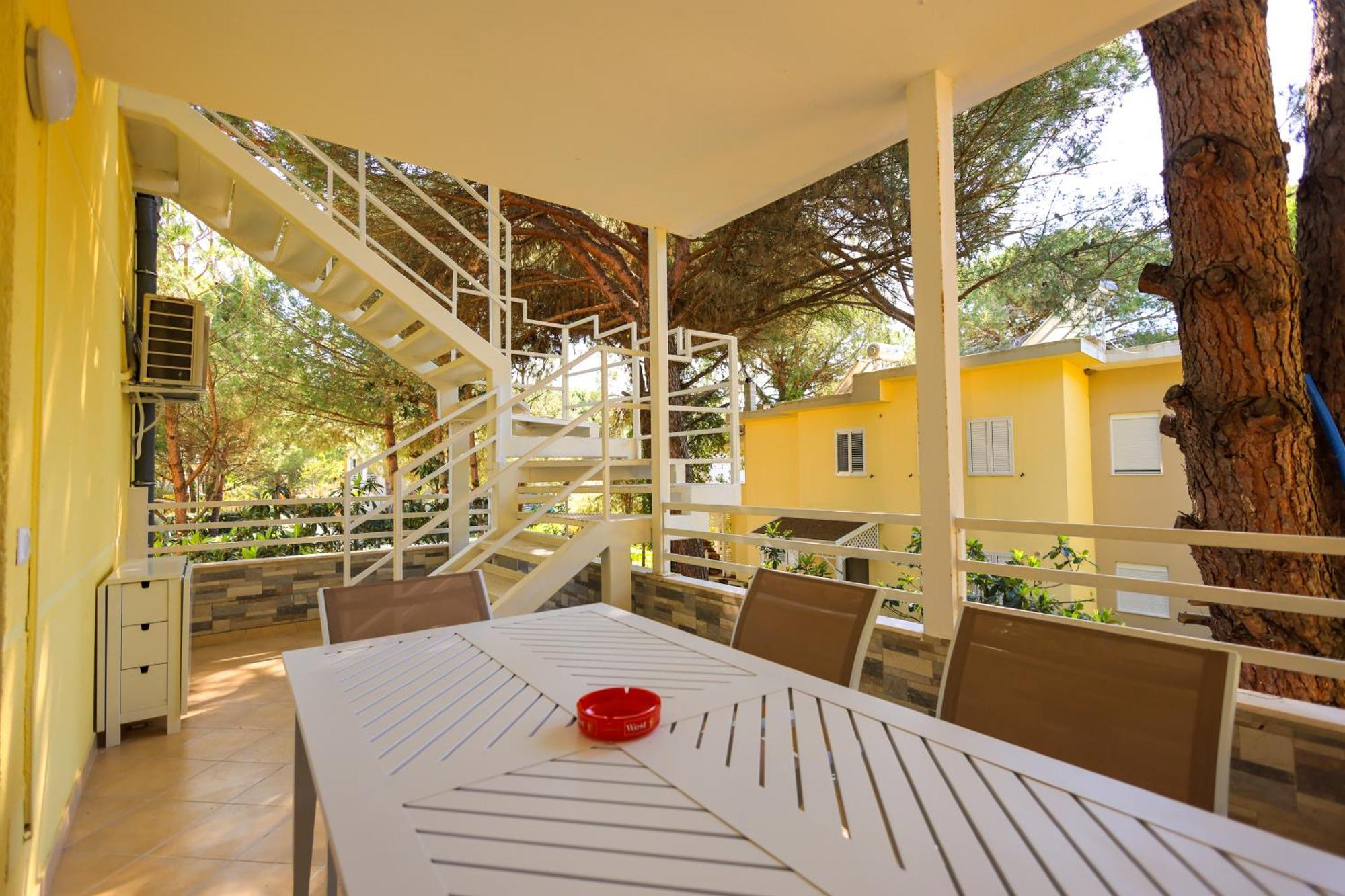 Grandstay Villa Perla Resort Durres Bagian luar foto