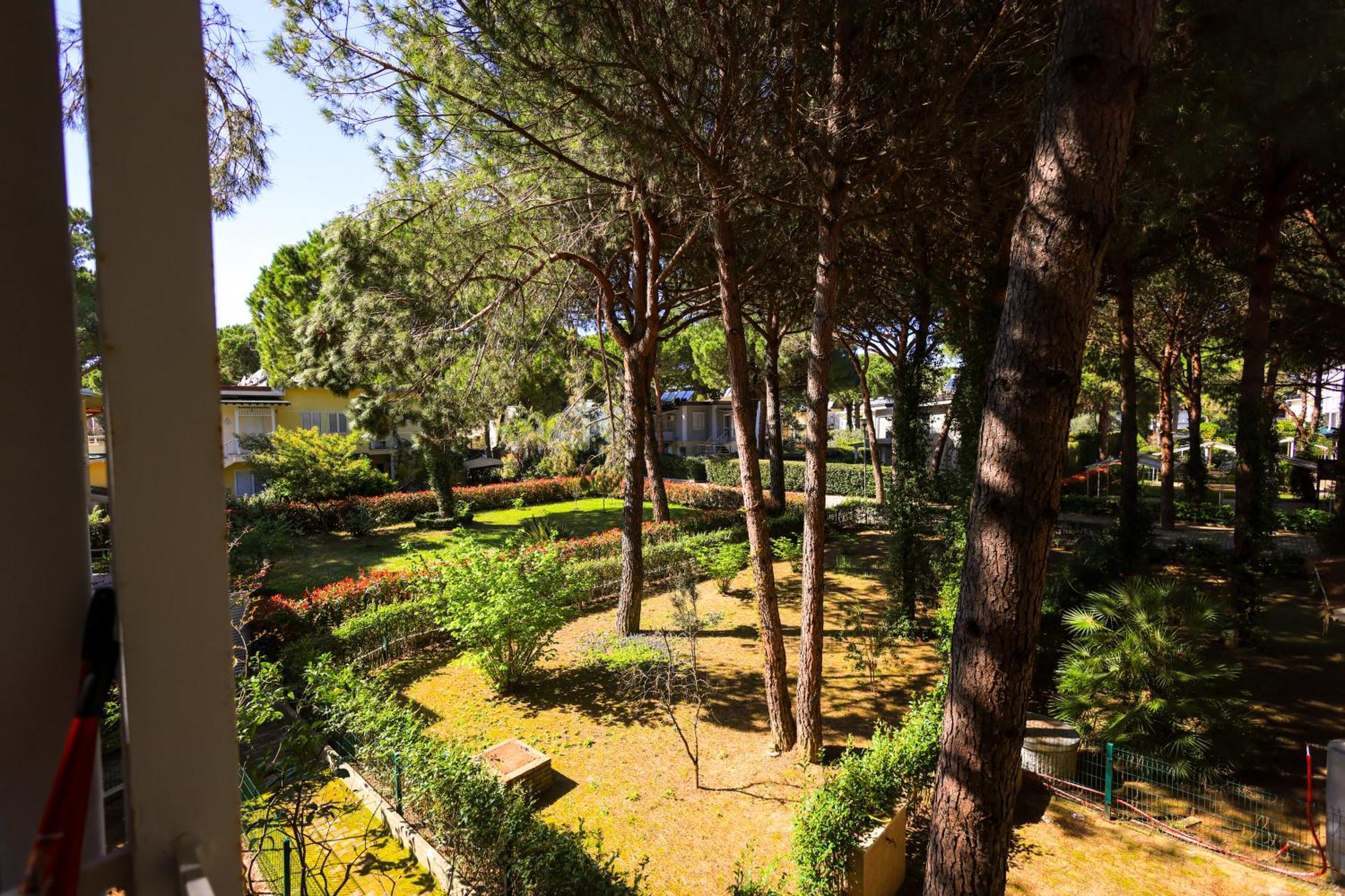 Grandstay Villa Perla Resort Durres Bagian luar foto