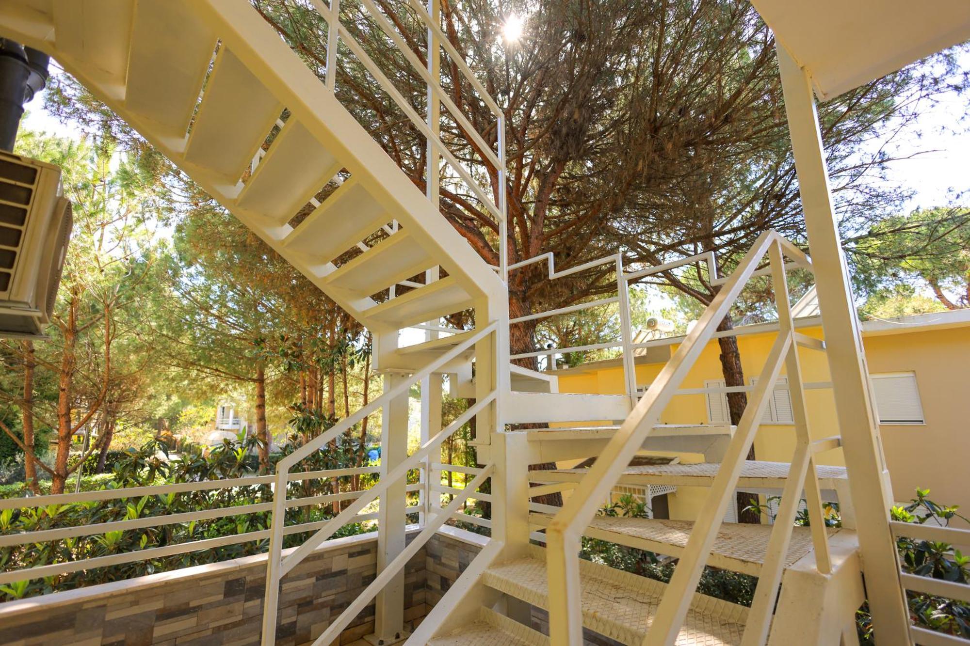 Grandstay Villa Perla Resort Durres Bagian luar foto