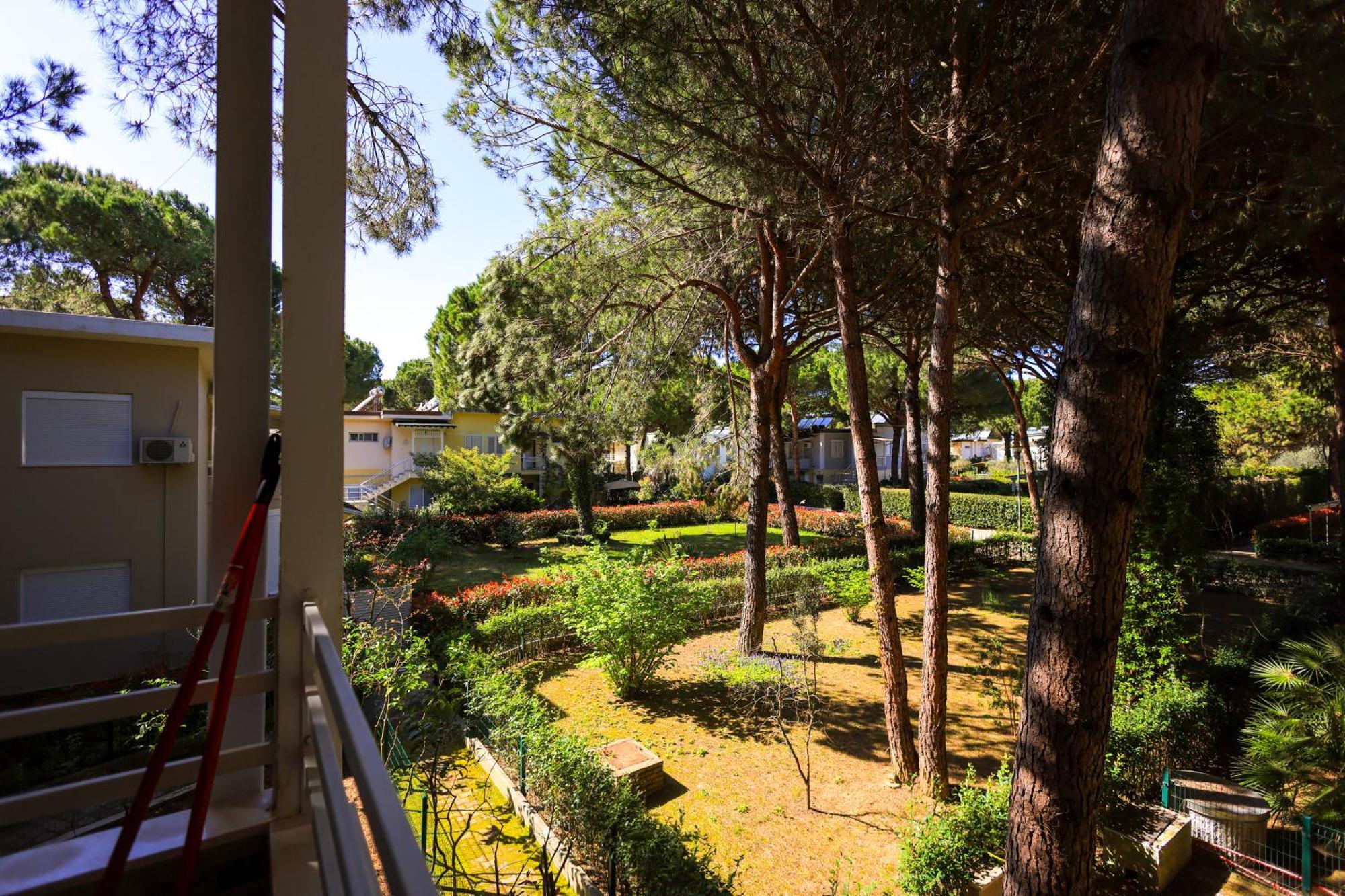 Grandstay Villa Perla Resort Durres Bagian luar foto