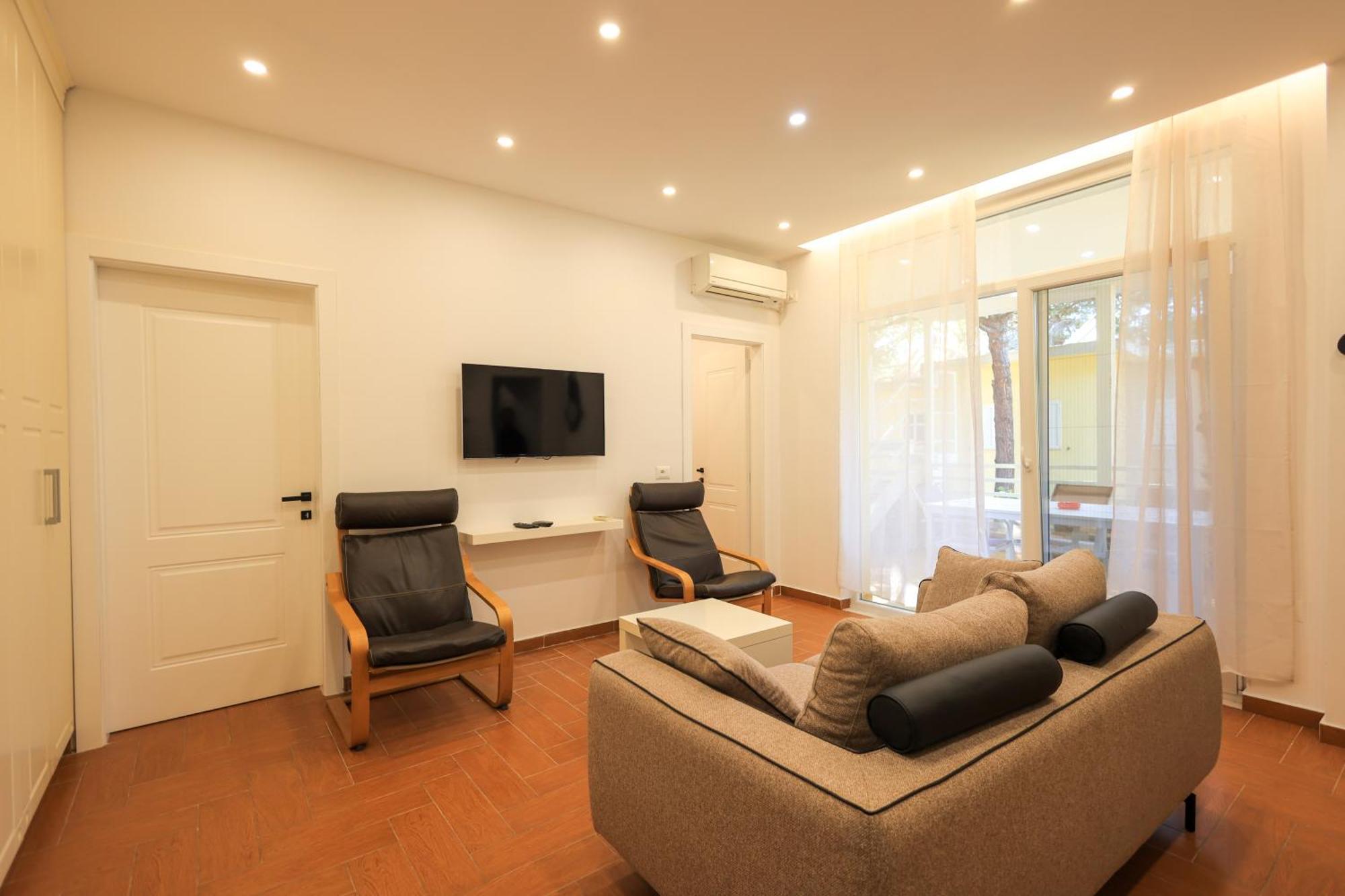 Grandstay Villa Perla Resort Durres Bagian luar foto