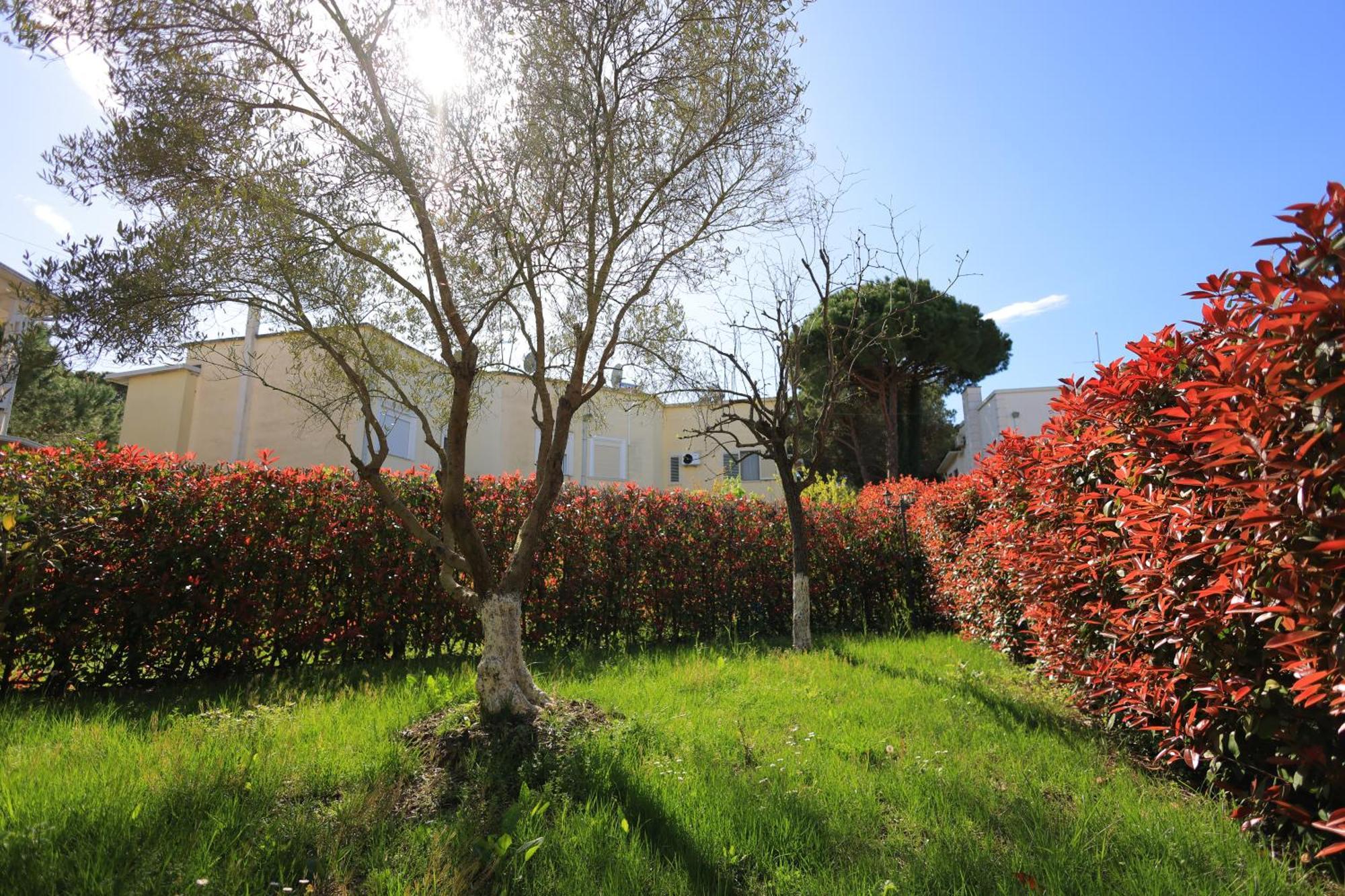 Grandstay Villa Perla Resort Durres Bagian luar foto