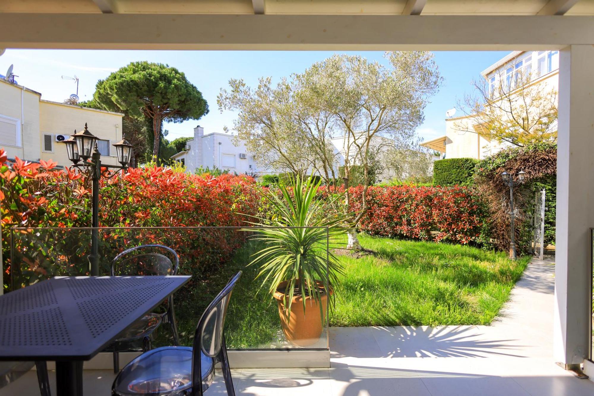 Grandstay Villa Perla Resort Durres Bagian luar foto