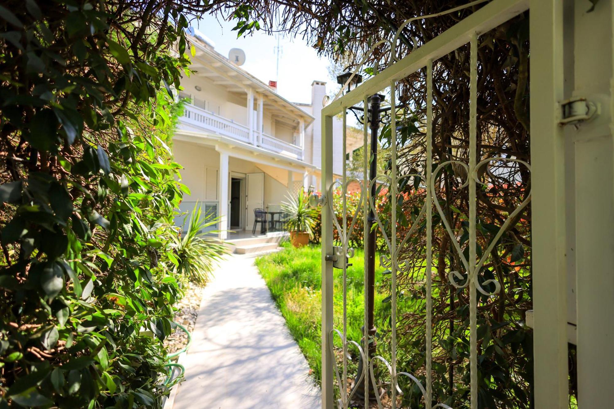 Grandstay Villa Perla Resort Durres Bagian luar foto
