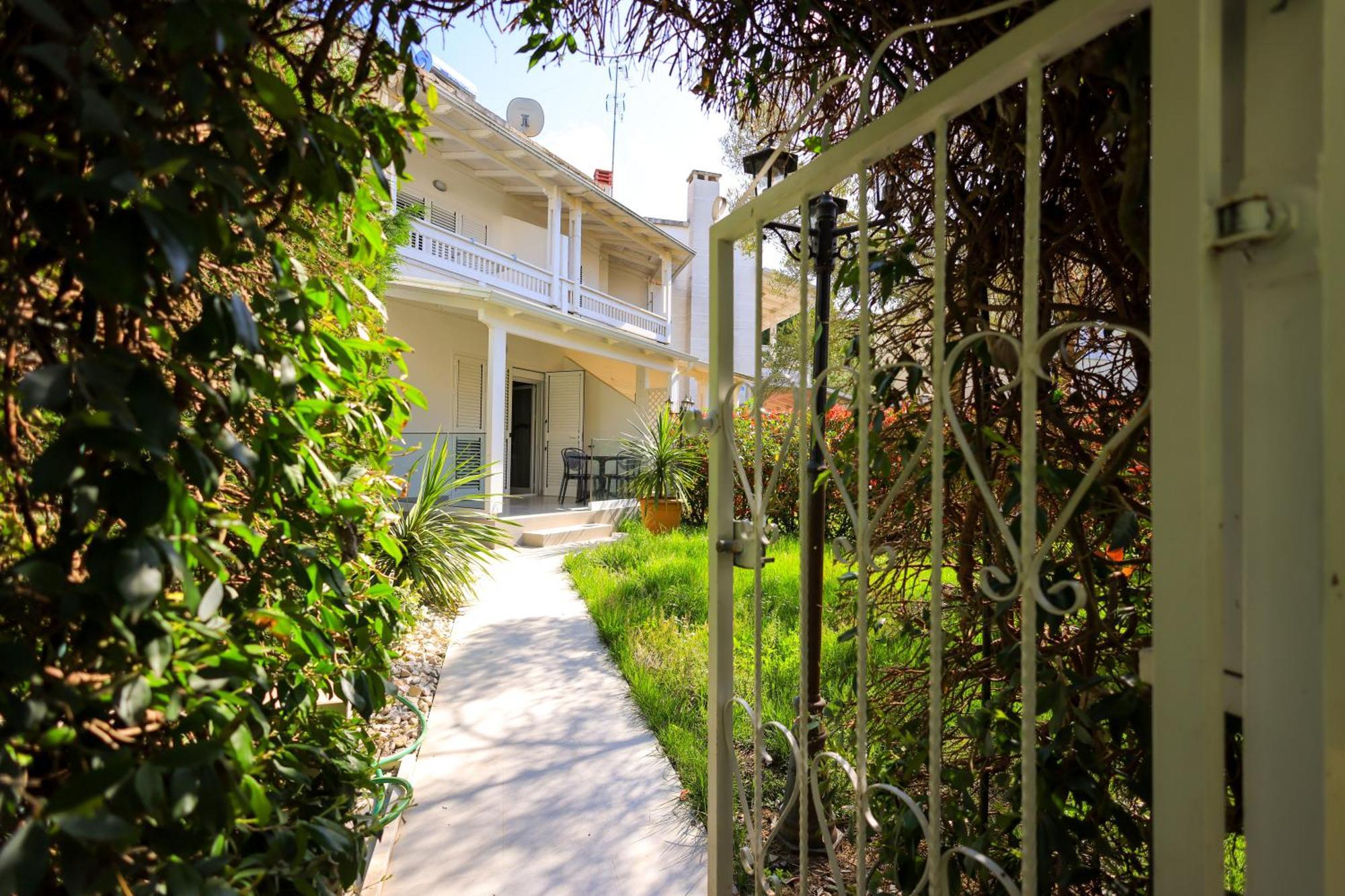 Grandstay Villa Perla Resort Durres Bagian luar foto